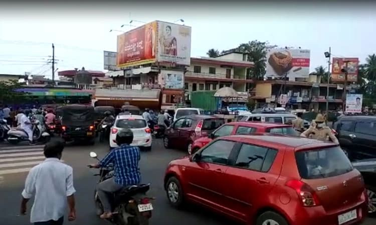 ಕಟಪಾಡಿ; ರಾಷ್ಟ್ರೀಯ ಹೆದ್ದಾರಿ 66 ರಲ್ಲಿ ಅಧಿಕ ವಾಹನ ದಟ್ಟಣೆ