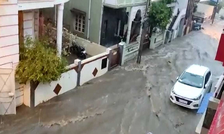 ಅಕಾಲಿಕ ಮಳೆಗೆ ಜನ ತತ್ತರ !