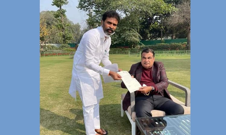 ಹೆದ್ದಾರಿಯನ್ನು ಷಟ್ಪಥ ರಸ್ತೆಯಾಗಿ ಅಭಿವೃದ್ಧಿಪಡಿಸಲು ಕೇಂದ್ರ ಸಚಿವರಿಗೆ ಮನವಿ