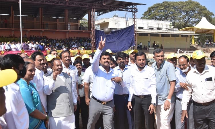 ಜಿಲ್ಲಾ ಮಟ್ಟದ ಸರ್ಕಾರಿ ನೌಕರರ ಕ್ರೀಡಾಕೂಟಕ್ಕೆ ಚಾಲನೆ