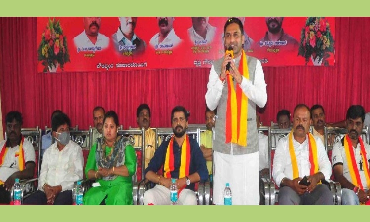 ಸೇವೆ ಮೂಲಕವೇ ಸರ್ಕಾರದ ಗಮನ ಸೆಳೆಯಿರಿ