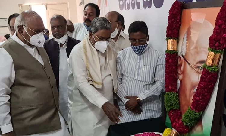 ಗಾಂಧೀಜಿಯನ್ನು ಹತ್ಯೆಗೈದ ಕೊಲೆಗಡುಕನನ್ನೇ ಆರಾಧಿಸುವ ಮಂದಿ ಹೆಚ್ಚಾಗಿದ್ದಾರೆ: ಸಿದ್ದರಾಮಯ್ಯ