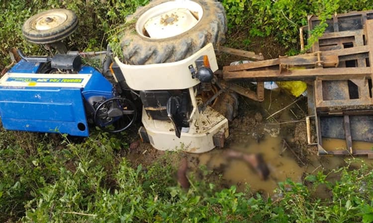 Kunigal: ಹಳ್ಳಕ್ಕೆ ಉರುಳಿ ಬಿದ್ದ ಟ್ರ್ಯಾಕ್ಟರ್… ತಂದೆ ಮಗ ಸಾವು