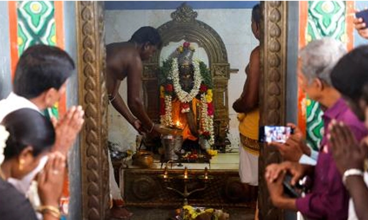 US Polls: ಕಮಲಾ ಗೆಲುವಿಗಾಗಿ ಪೂರ್ವಿಕರ ಗ್ರಾಮದಲ್ಲಿ ಅರ್ಚನೆ, ಅಭಿಷೇಕ!