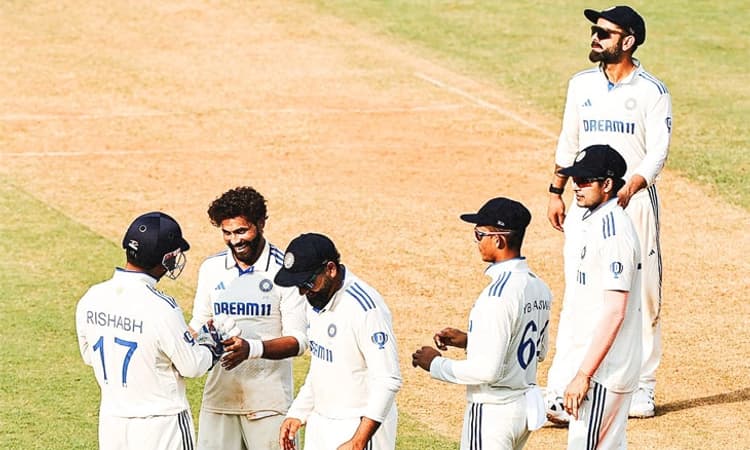 INDvsNZ; ಬಿಗಿ ದಾಳಿ ನಡೆಸಿ ಪಂದ್ಯ ಹಿಡಿತಕ್ಕೆ ಪಡೆದುಕೊಂಡ ಟೀಮ್ ಇಂಡಿಯಾ