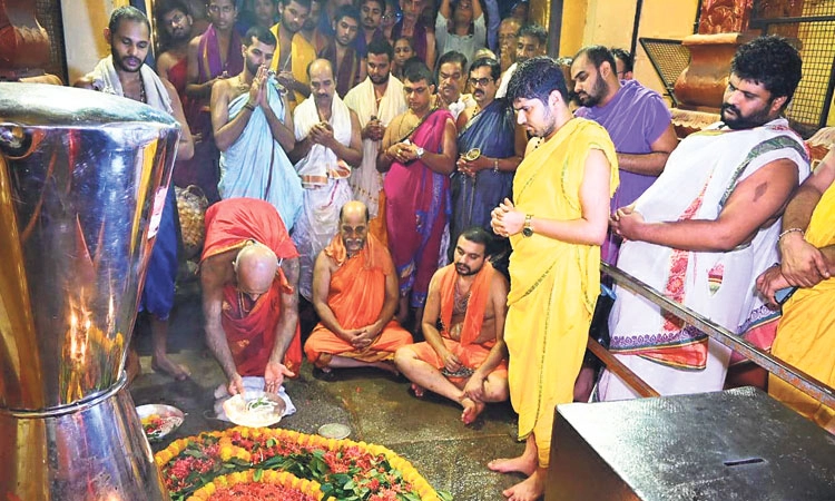 Deepavali: ಕರಾವಳಿಯಲ್ಲಿ ಕಳೆಗಟ್ಟಿದ ಬೆಳಕಿನ ಹಬ್ಬ ದೀಪಾವಳಿ ಸಂಭ್ರಮ