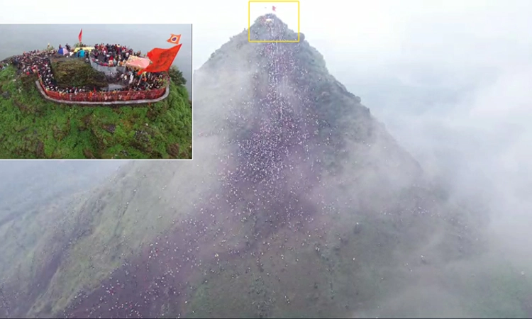 Chikkamagaluru: ಮಳೆಯ ನಡುವೆಯೂ ಬೆಟ್ಟ ಹತ್ತಿ ದೇವಿರಮ್ಮನ ದರ್ಶನ ಪಡೆದ ಸಾವಿರಾರು ಭಕ್ತರು
