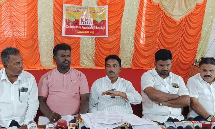 Waqf issue: ಎಲ್ಲ ಪಹಣಿಯಲ್ಲೂ ವಕ್ಫ್ ಹೆಸರು ತೆಗೆಯಿರಿ: ಮುಲ್ಲಾ ಅಸೋಸಿಯೇಷನ್ ಆಗ್ರಹ