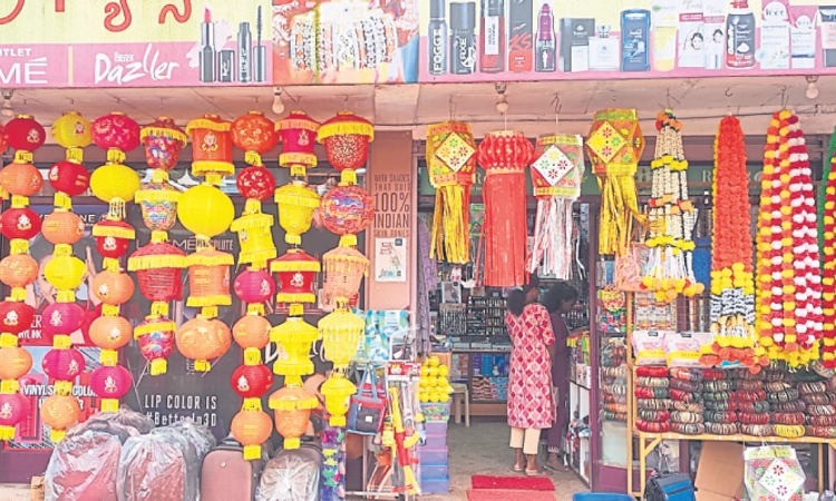 Puttur: ಎಲ್ಲೆಡೆ ಬೆಳಕಿನ ಹಬ್ಬದ ಝಗಮಗ