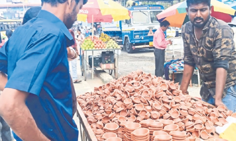 Udupi: ನಗರದ ಎಲ್ಲೆಡೆ ಖರೀದಿ ಭರಾಟೆ; ಬೆಳಕಿನ ಹಬ್ಬ ದೀಪಾವಳಿಗೆ ಇನ್ನು ಒಂದೇ ದಿನ ಬಾಕಿ