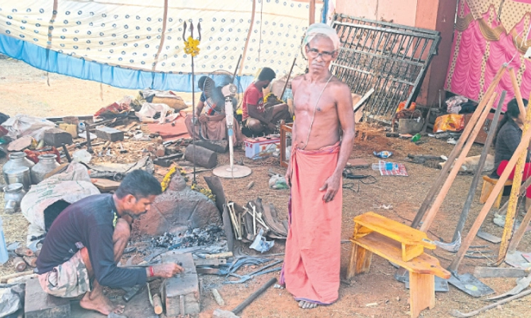 Kota: ಸಂಚಾರಿ ಕಮ್ಮಾರಸಾಲೆ; ಇಡೀ ಕುಟುಂಬವೇ ಭಾಗಿ!