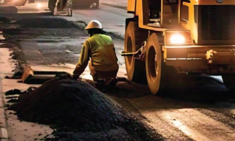 Udupi: ಸಿಗುತ್ತಿಲ್ಲ ಡಾಮರು ಮಿಶ್ರಣ!; ಹಾನಿಗೊಂಡ ರಸ್ತೆಗಳ ದುರಸ್ತಿಗೆ ಕೂಡಿಬರದ ಕಾಲ