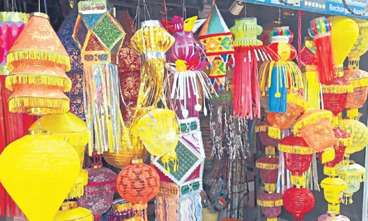 Karkala: ಗರಿಗೆದರಿದ ದೀಪಾವಳಿ ಸಂಭ್ರಮ; ಪೇಟೆಗಳಲ್ಲಿ ಖರೀದಿ ಚಟುವಟಿಕೆ ಜೋರು