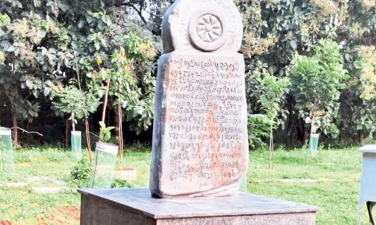 Karnataka: “ಹಲ್ಮಿಡಿ’ ಶಾಸನದ ಕಲ್ಲಿನ ಪ್ರತಿಕೃತಿ ಎಲ್ಲ ಜಿಲ್ಲೆಗಳಲ್ಲಿ ಪ್ರತಿಷ್ಠಾಪನೆ