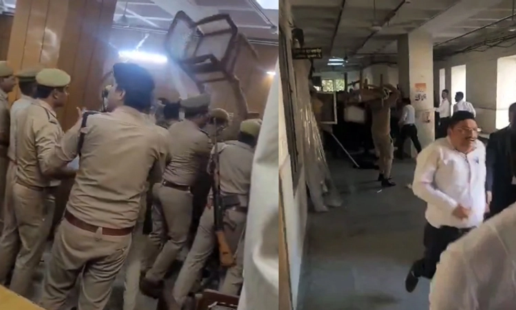 Ghaziabad: ನ್ಯಾಯಾಲಯದಲ್ಲಿ ನ್ಯಾಯಾಧೀಶರ ಜತೆ ವಕೀಲರ ಘರ್ಷಣೆ… ಪೊಲೀಸರಿಂದ ಲಾಠಿ ಚಾರ್ಜ್