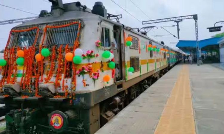 Happy Deepavali: ದೀಪಾವಳಿ ಭರಾಟೆ-250ಕ್ಕೂ ಅಧಿಕ ವಿಶೇಷ ರೈಲು ಸಂಚಾರ: ರೈಲ್ವೆ ಘೋಷಣೆ