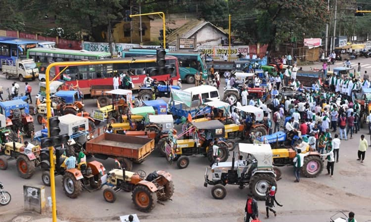 ಬೀದಿಗಿಳಿದ ಅನ್ನದಾತರು : 80ರ ದಶಕದ ರೈತ ಚಳವಳಿ ನೆನಪಿಸಿದ ಟ್ರ್ಯಾಕ್ಟರ್‌ ಜಾಥಾ