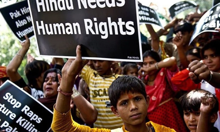 ಪಾಕಿಸ್ತಾನ: ಇಬ್ಬರು ಹಿಂದು ಯುವತಿಯರ ಅಪಹರಣ, ಬಲವಂತದಿಂದ ಇಸ್ಲಾಂಗೆ ಮತಾಂತರ