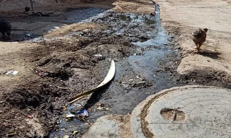 ಚರಂಡಿ ನೀರು ರಸ್ತೆಗೆ : 9ನೇ ವಾರ್ಡ್‌ನ ಜನರ ಸಮಸ್ಯೆ ಕೇಳ್ಳೋರಿಲ್ಲ!