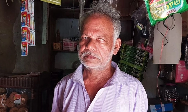 ಅಂಧನಾಗಿಕೊಂಡೇ ಅಂಗಡಿಯ ಮಾಲೀಕನಾದ 69 ರ ವೃದ್ಧ :ಸ್ವಾಭಿಮಾನದ ಬದುಕಿಗೊಂದು ಸಾಕ್ಷಿ ಈ ವ್ಯಕ್ತಿ