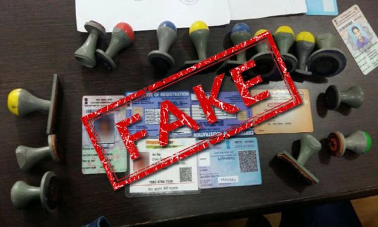 ನಕಲಿ ಆಧಾರ್ ಕಾರ್ಡ್, ಪಾನ್ ಕಾರ್ಡ್ ತಯಾರಿಸುತ್ತಿದ್ದ ತಂಡ ಸಿಸಿಬಿ ಬಲೆಗೆ: 10 ಮಂದಿ ಬಂಧನ