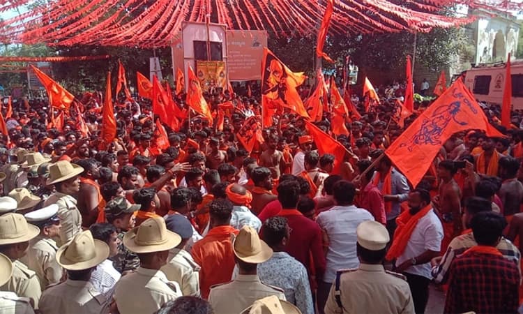 ಶ್ರೀರಂಗಪಟ್ಟಣ: ಹನುಮ ಮಾಲಾಧಾರಿಗಳ ಯಾತ್ರೆ; ಜಾಮಿಯಾ ಮಸೀದಿ ಬಳಿ ಉದ್ವಿಗ್ನ ಪರಿಸ್ಥಿತಿ