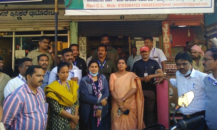 ಹುಣಸೂರು: ಅಕ್ರಮವಾಗಿ ವ್ಯಾಪಾರ ಮಾಡುತ್ತಿದ್ದ 75 ನಗರಸಭೆ ಮಳಿಗೆಗಳಿಗೆ ಬೀಗ