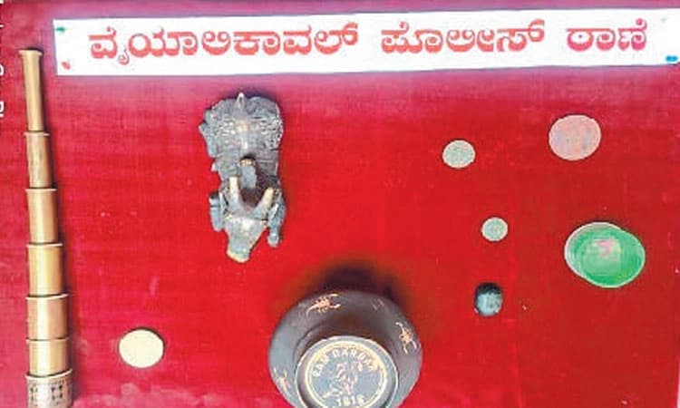 ಹಳೇ ವಿಗ್ರಹಗಳ ತೋರಿಸಿ ವಂಚನೆ