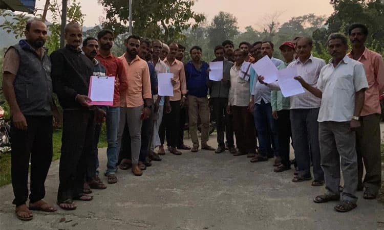 ಗ್ರಾಮಸ್ಥರಿಂದ ಮತದಾನ ಬಹಿಷ್ಕಾರದ ಎಚ್ಚರಿಕೆ; ಸಾಮೂಹಿಕ ರಾಜೀನಾಮೆ ನೀಡಲು ಮುಂದಾದ ಕಾರ್ಯಕರ್ತರು
