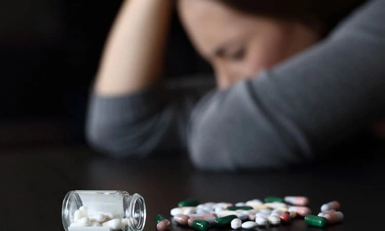 ಎನ್‌ಸಿಬಿ ಅಧಿಕಾರಿಗಳ ದಾಳಿ: ಮೂವರು ಯುವತಿಯರು ವಶಕ್ಕೆ