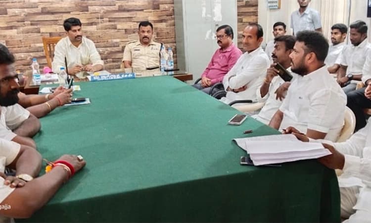 ಅಂಜನಾದ್ರಿಯಲ್ಲಿ ಬ್ಯಾನರ್ ಗಳ ತೆರವು: ಗಂಭೀರವಾಗಿ ತೆಗೆದುಕೊಂಡ ಹಿಂಜಾವೇ