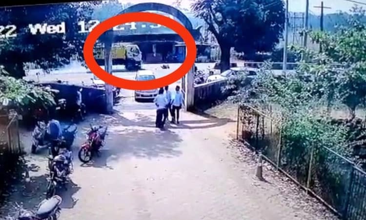 ಶಿವಮೊಗ್ಗ: ಮಗಳನ್ನು ಕಾಲೇಜಿಗೆ ಬಿಟ್ಟು ವಾಪಾಸ್‌ ಬರುವಾಗ ಟಿಪ್ಪರ್‌ ಢಿಕ್ಕಿ ; ಬೈಕ್‌ ಸವಾರ ಸಾವು