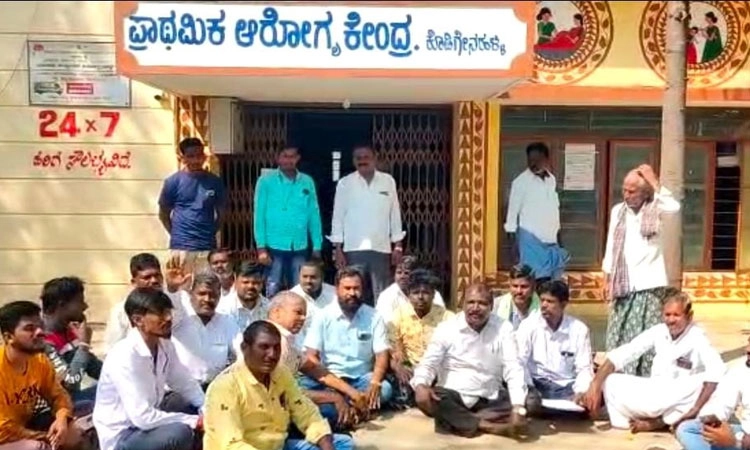 ಅಪಘಾತದಲ್ಲಿ ಗಾಯಗೊಂಡಿದ್ದ ಮಹಿಳೆ ಸಾವು: ಸೂಕ್ತ ವೈದ್ಯರು, ಅಂಬ್ಯುಲೆನ್ಸ್‌ ಇಲ್ಲದ ಆರೋಪ; ಪ್ರತಿಭಟನೆ