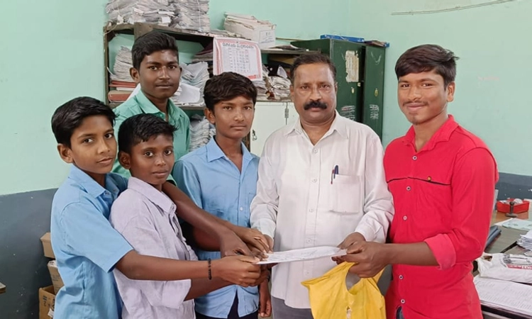 ಬೆಳಿಗ್ಗೆ ಶಾಲೆ ಹೋಗೋ ಹೊತ್ತಿಗಾದ್ರೂ ಒಂದು ಬಸ್ ಬಿಡ್ರಿ… ಸಂಜೆ ಬೇಕಾದ್ರು ನಡ್ಕೊಂಡು ಹೋಗ್ತೀವಿ..