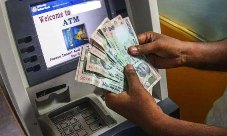 ಪ್ರೇಯಸಿಗಾಗಿ ಎಟಿಎಂನಲ್ಲಿ 20 ಲಕ್ಷ ದೋಚಿ ಪರಾರಿ; ಲೈಟ್‌ ಆಫ್‌ ಮಾಡಿ ಕೃತ್ಯ