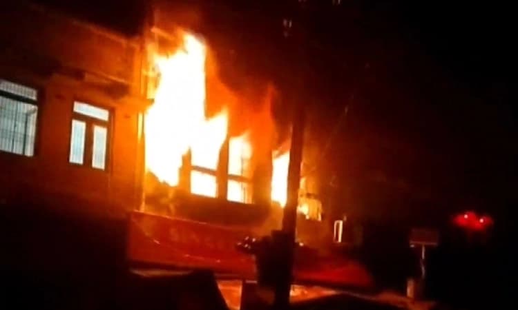 ಉತ್ತರಪ್ರದೇಶದಲ್ಲಿ ಭೀಕರ ಅಗ್ನಿ ಅವಘಡ: 4 ಮಕ್ಕಳು ಸೇರಿ ಒಂದೇ ಕುಟುಂಬದ 6 ಮಂದಿ ಸಜೀವ ದಹನ