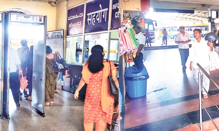 ಬಾಂಬ್‌ ಸ್ಫೋಟದ ಬಳಿಕವೂ ಸಾರ್ವಜನಿಕ ಸುರಕ್ಷೆ ನಿರ್ಲಕ್ಷ್ಯ ! ನಗರದ ಪ್ರಮುಖ ಸ್ಥಳಗಳಲ್ಲೇ ಭದ್ರತಾ ಲೋಪ