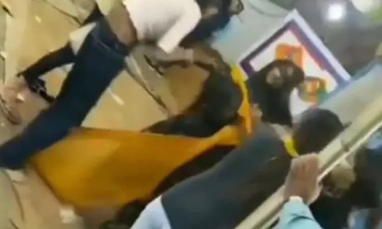 ಒಬ್ಬನಿಗಾಗಿ ಐವರು ಮಹಿಳೆಯರ ಹೊಡೆದಾಟ!