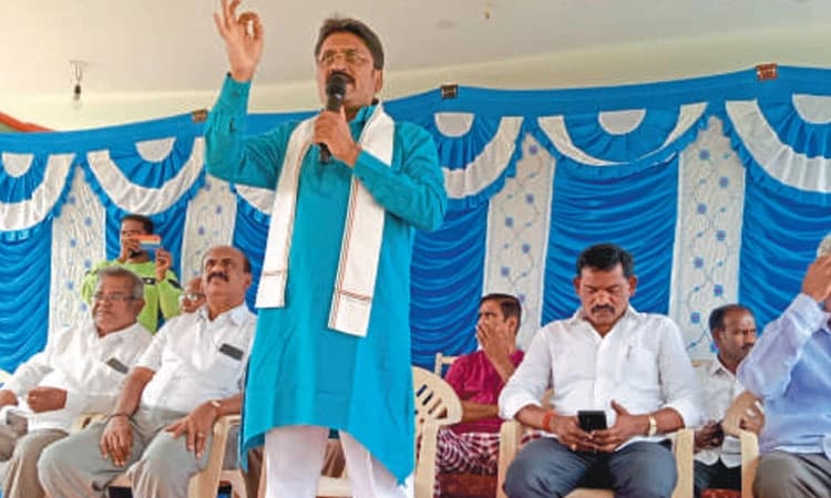 ಅಭಿವೃದ್ಧಿ ಪರಿಶೀಲನೆಗಾಗಿ ಗ್ರಾಮಗಳಿಗೆ ಭೇಟಿ