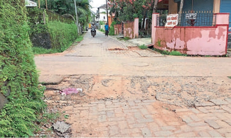 ಕುಂದಾಪುರ: ನಗರದ ರಸ್ತೆಗಳು ಹೊಂಡಮಯ