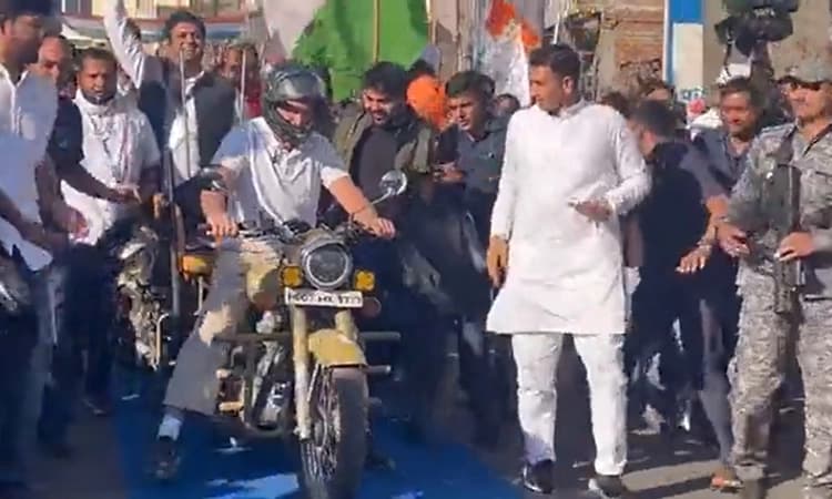 ಮಧ್ಯಪ್ರದೇಶ: ಭಾರತ್ ಜೋಡೋ ಯಾತ್ರೆಯಲ್ಲಿ ರಾಹುಲ್ ಬೈಕ್ ಸವಾರಿ…
