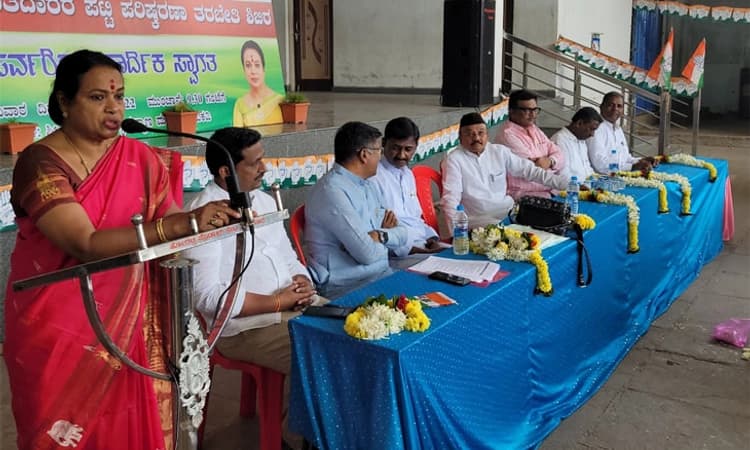 ರಾಜಕಾರಣದಲ್ಲಿ ಗಂಭೀರತೆ ಬರುವವರೆಗೆ ಕಾಂಗ್ರೆಸ್ ಸದೃಢವಾಗಲು ಸಾಧ್ಯವಿಲ್ಲ: ಉಮಾಶ್ರೀ