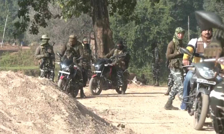 ಬಿಜಾಪುರ್: ಇಬ್ಬರು ಮಹಿಳಾ ನಕ್ಸಲರು ಸೇರಿ ನಾಲ್ವರ ಎನ್ ಕೌಂಟರ್