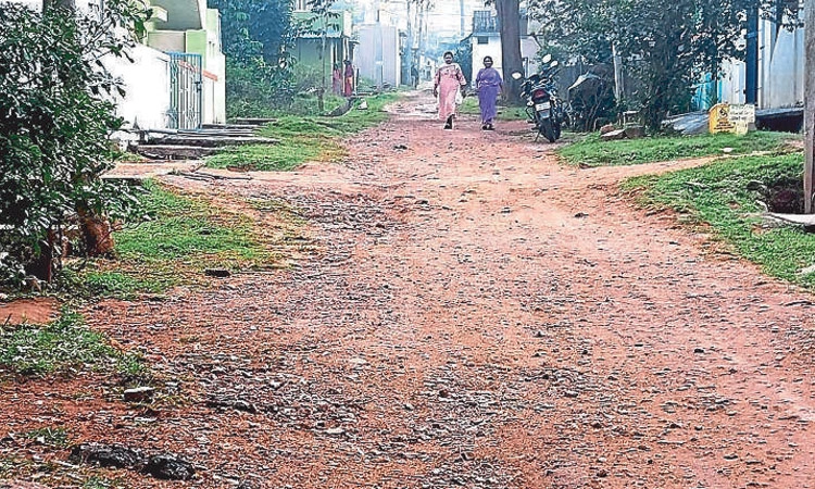45 ವರ್ಷವಾದರೂ ಡಾಂಬರು ಕಾಣದ ರಸ್ತೆ