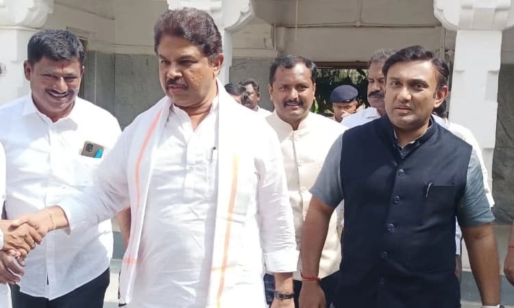 ಚಿಕ್ಕಬಳ್ಳಾಪುರ ಜಿಲ್ಲೆಯ ಜರಬಂಡಹಳ್ಳಿಯಲ್ಲಿ ಜಿಲ್ಲಾಧಿಕಾರಿಗಳ ನಡೆ ಹಳ್ಳಿ ಕಡೆ ಕಾರ್ಯಕ್ರಮ