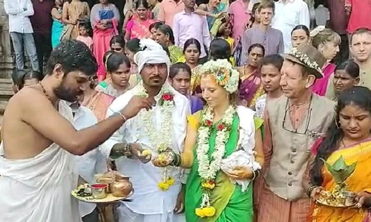 ಹಂಪಿ ಯುವಕನ ಜೊತೆ ಸಪ್ತಪದಿ ತುಳಿದ ಬೆಲ್ಜಿಯಂ ಕನ್ಯೆ: 3 ವರ್ಷದ ಹಿಂದೆ ಪ್ರೀತಿ, ವಿದೇಶ ಪ್ರವಾಸ