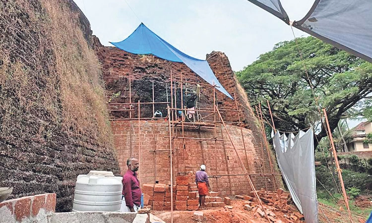 ಬೇಕಲ ಕೋಟೆ: ಹಾನಿಯಾದ ಬುರುಜು ದುರಸ್ತಿ ಕಾರ್ಯ ಆರಂಭ