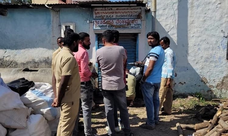 47 ಲಕ್ಷ ರೂ. ತೆರಿಗೆ ಬಾಕಿ ತೆರಿಗೆ ಬಾಕಿ; ರಬಕವಿ-ಬನಹಟ್ಟಿ ನಗರಸಭೆಯಿಂದ ಕಾರ್ಖಾನೆಗಳ ಜಪ್ತಿ