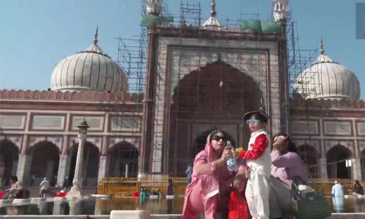 ದೆಹಲಿ ಜಾಮಾ ಮಸೀದಿಗೆ ಮಹಿಳೆಯರ ಪ್ರವೇಶ ನಿಷೇಧ; ಮಹಿಳಾ ಆಯೋಗ ನೋಟಿಸ್