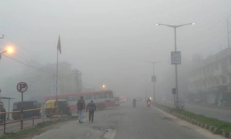 ಹುಣಸೂರು ತಾಲೂಕಿನಾದ್ಯಂತ ಮಂಜು ಮುಸುಕಿನ ವಾತಾವರಣ; ವಿದ್ಯಾರ್ಥಿಗಳಿಗೆ ಶಾಲೆಗೆ ತೆರಳಲು ಅನಾನುಕೂಲ